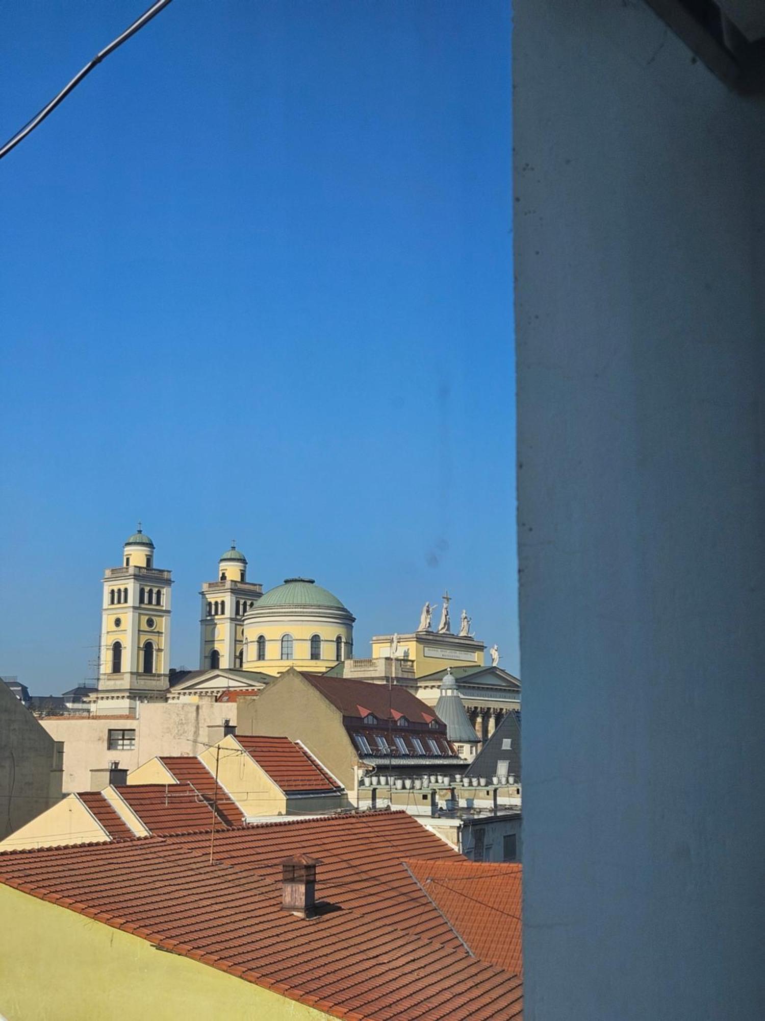 Hellowine Apartman II Eger Exteriör bild
