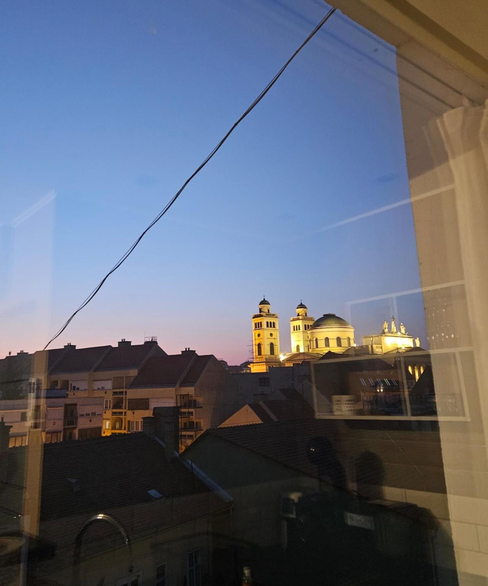 Hellowine Apartman II Eger Exteriör bild