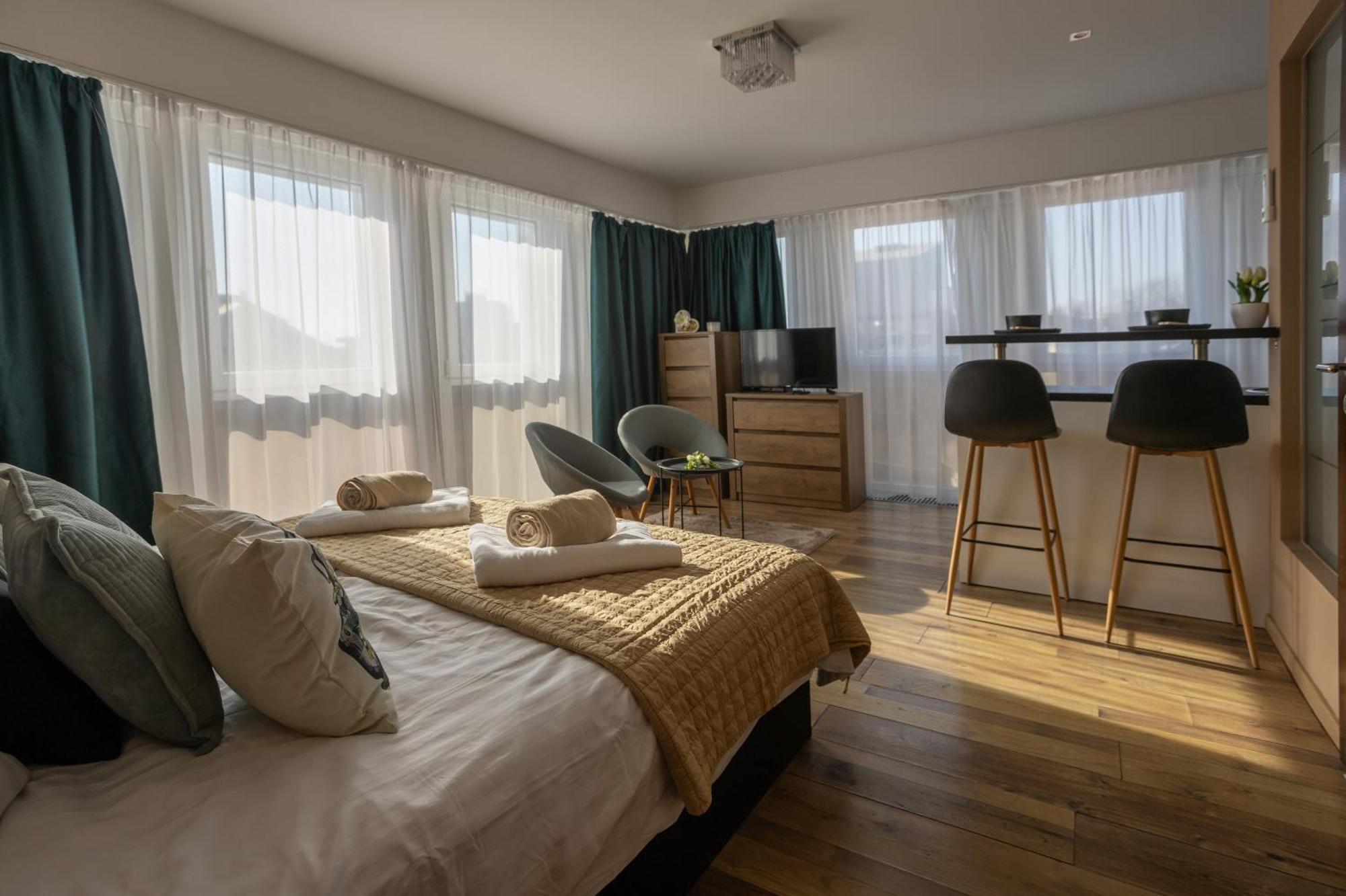 Hellowine Apartman II Eger Exteriör bild
