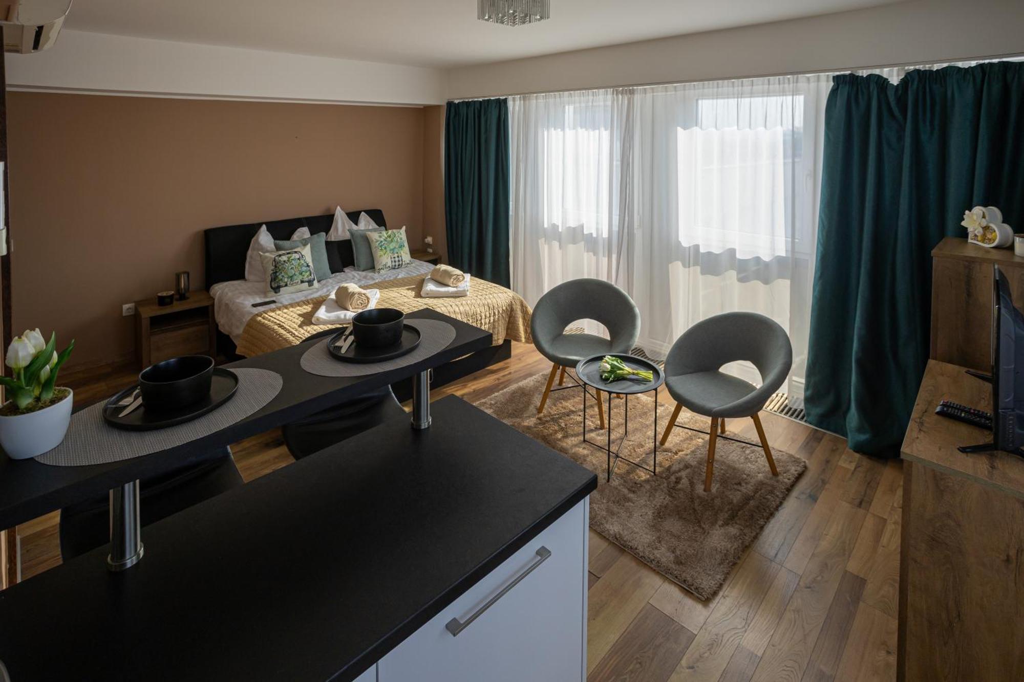 Hellowine Apartman II Eger Exteriör bild