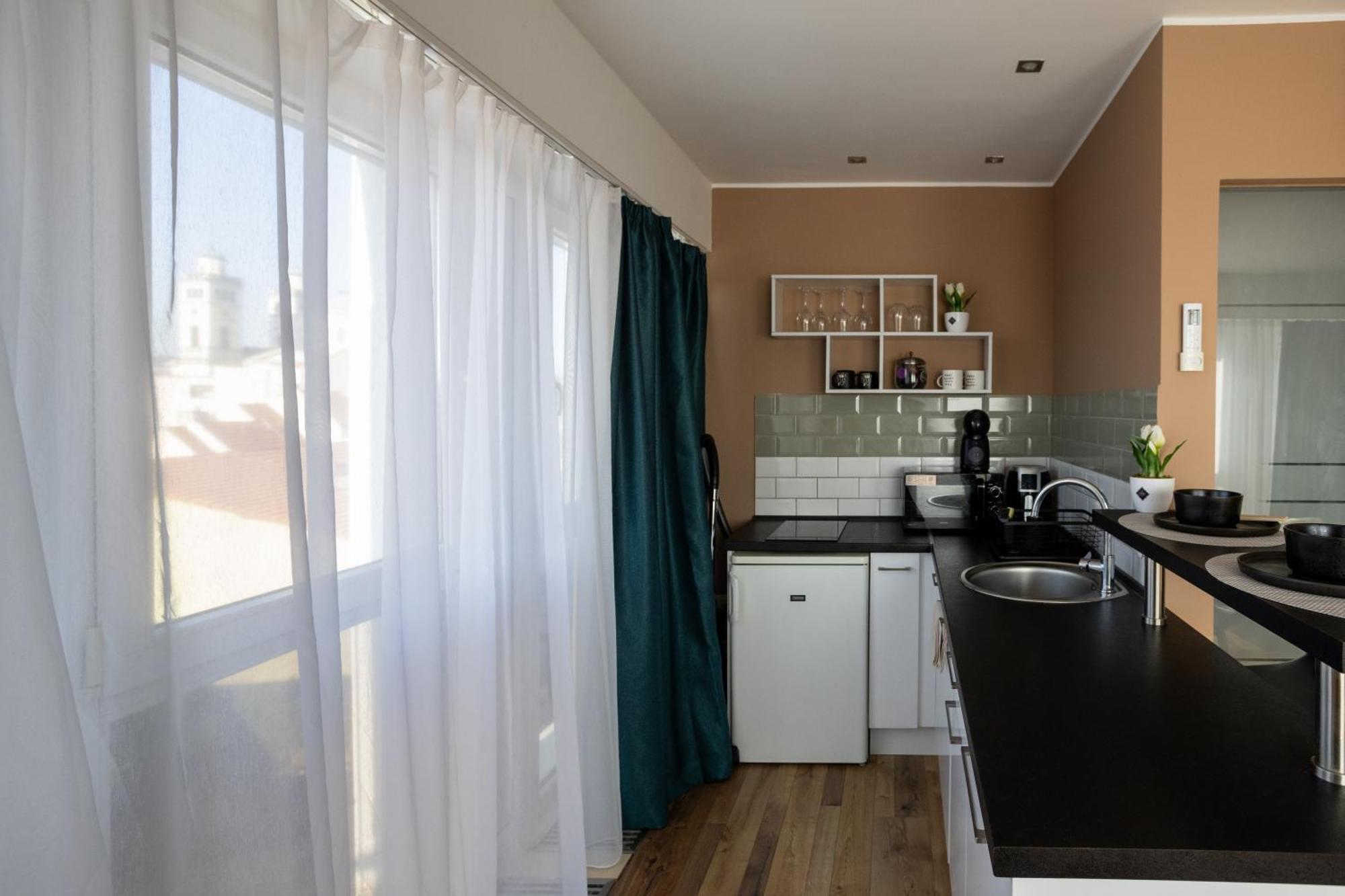 Hellowine Apartman II Eger Exteriör bild